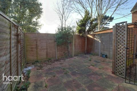 34 Bartram Close, Uxbridge, UB8 3AX