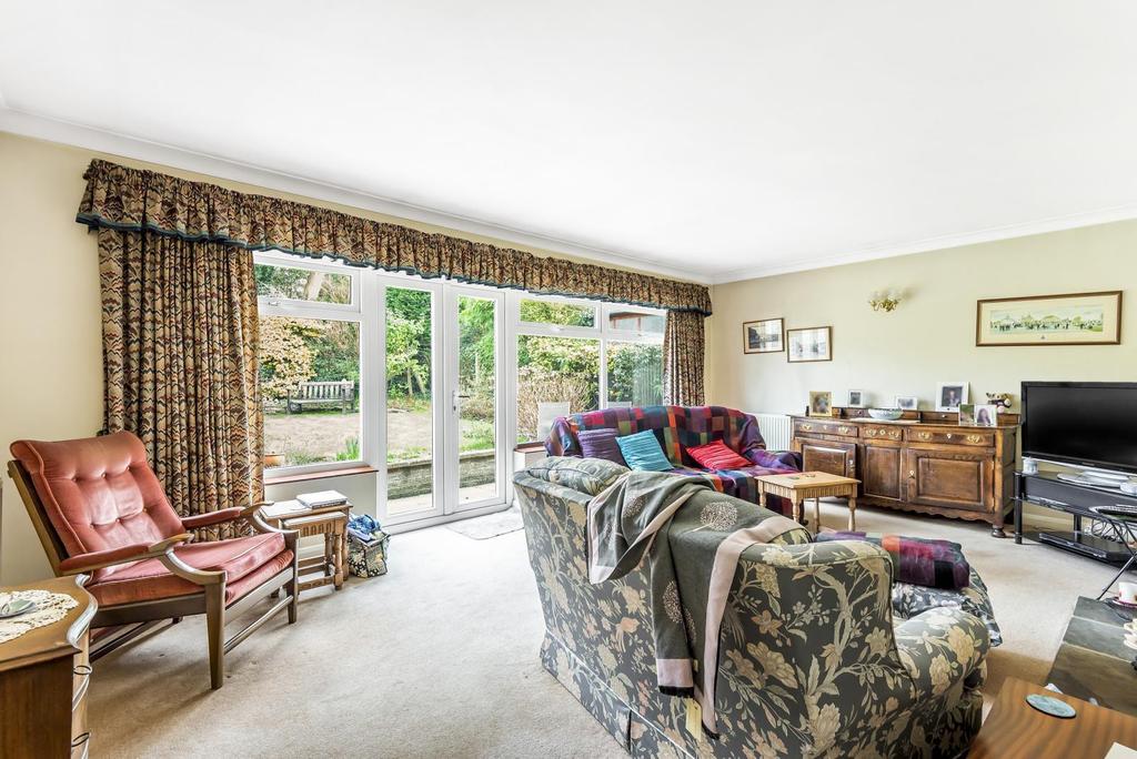 Row Hill, Row Town, Addlestone, KT15 4 bed detached house £575,000