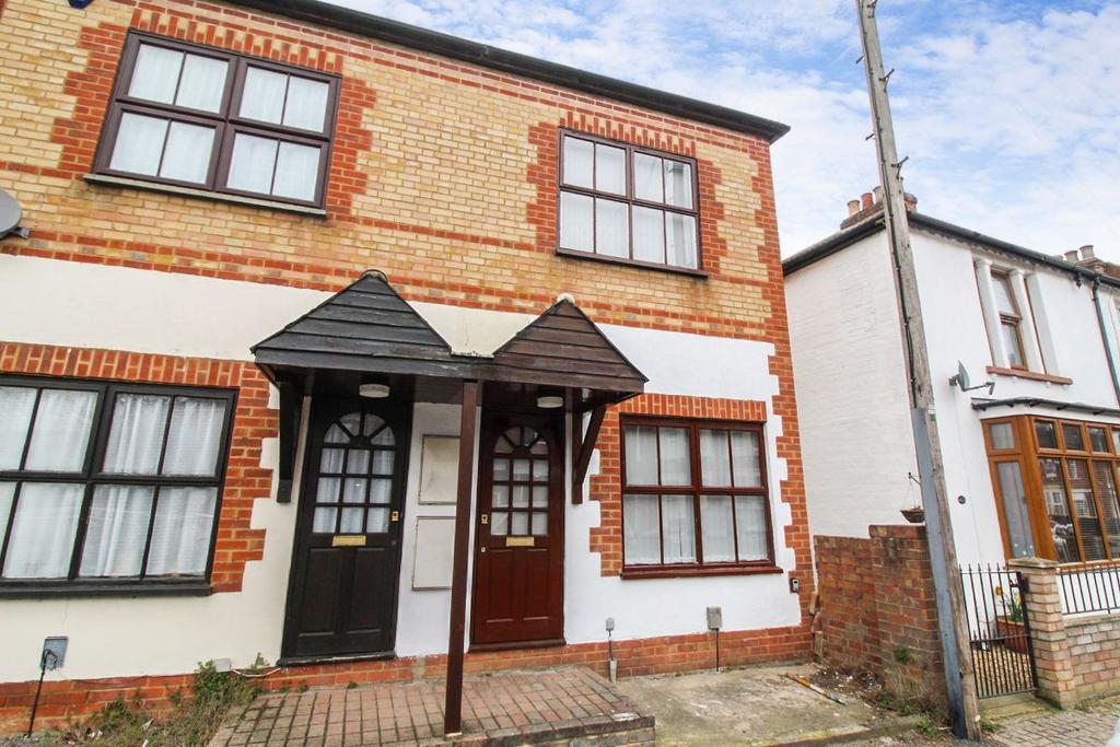 Old Mews, Clarendon Street, Bedford 1 bed end of terrace house £180,000