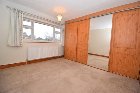 16 Dale Close, Warwick, CV34 5NA