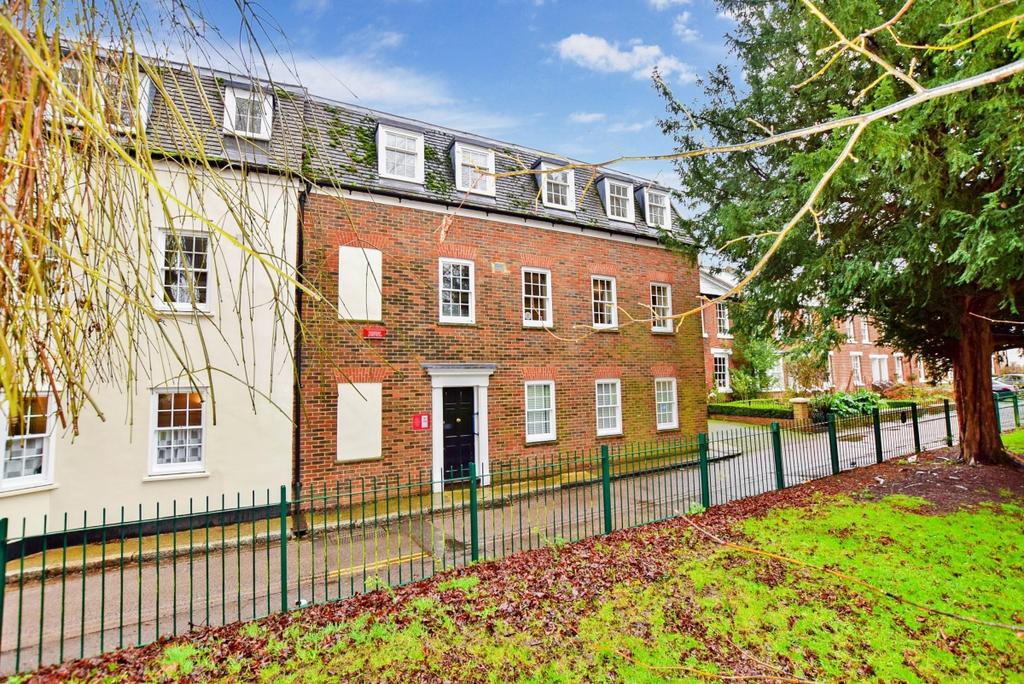 St. Marys Street Canterbury CT1 2 bed apartment £900 pcm (£208 pw)