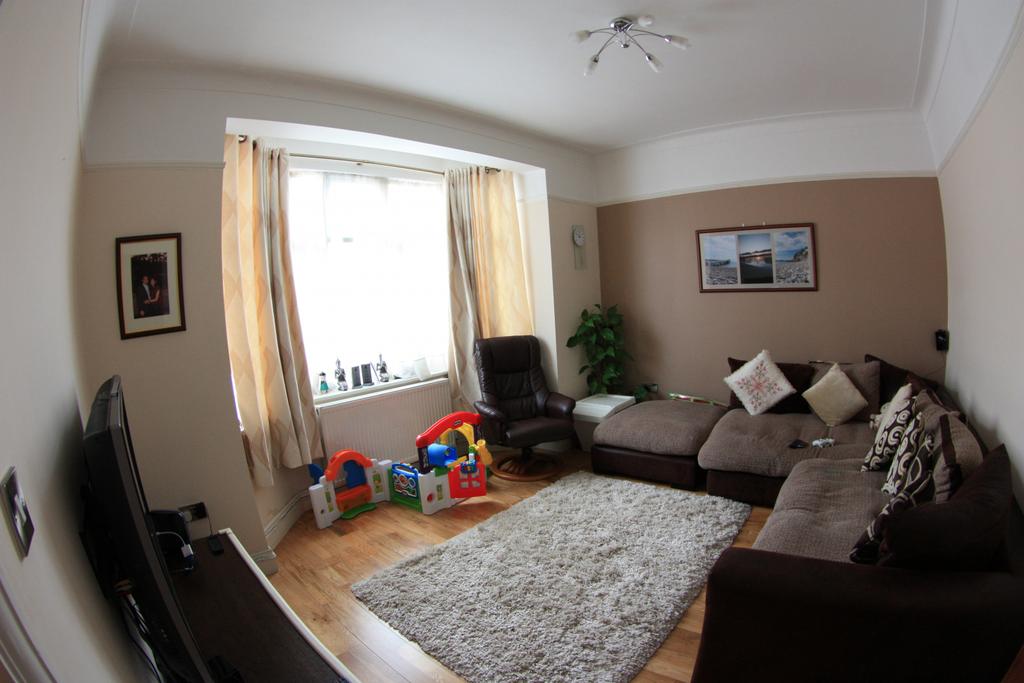 4 Bedroom House Available for Rent in Gants Hill!