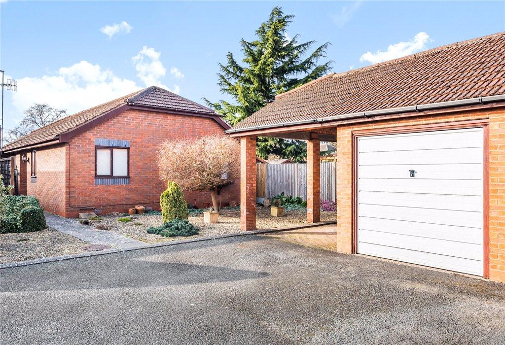 b Comer Road, St Johns, Worcester 3 bed bungalow £360,000