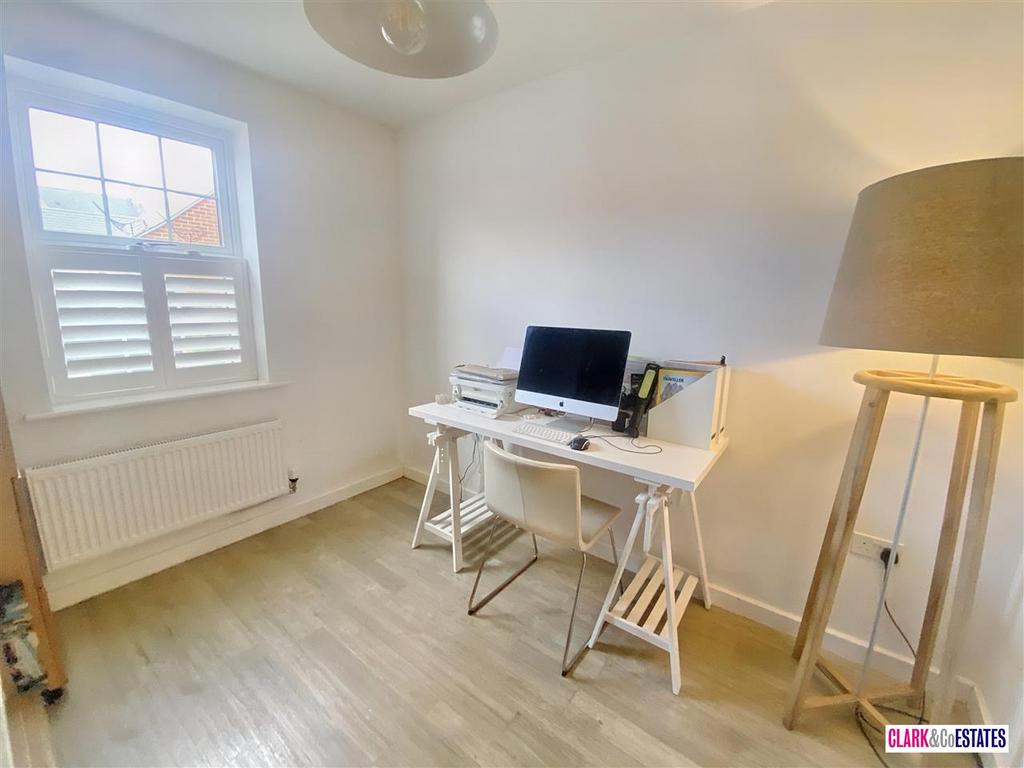 Study / 5th bedroom