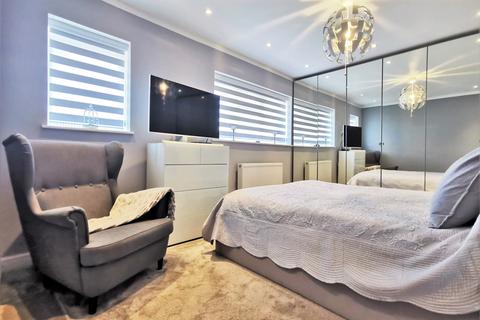 25 Viscount Road, Stanwell, Staines-upon-thames, TW19 7RD