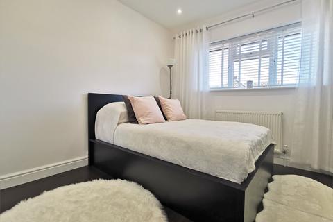 25 Viscount Road, Stanwell, Staines-upon-thames, TW19 7RD