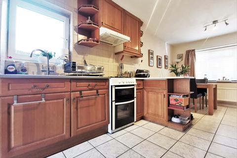 25 Viscount Road, Stanwell, Staines-upon-thames, TW19 7RD