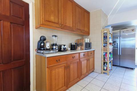25 Viscount Road, Stanwell, Staines-upon-thames, TW19 7RD