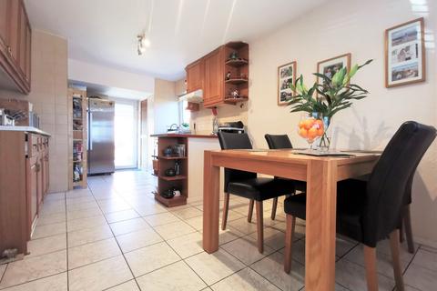 25 Viscount Road, Stanwell, Staines-upon-thames, TW19 7RD