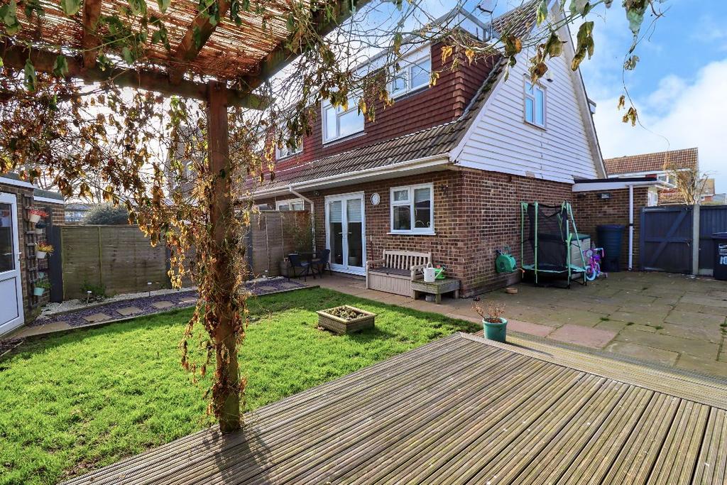 Chestnut Drive, Broadstairs 3 bed semidetached house £295,000