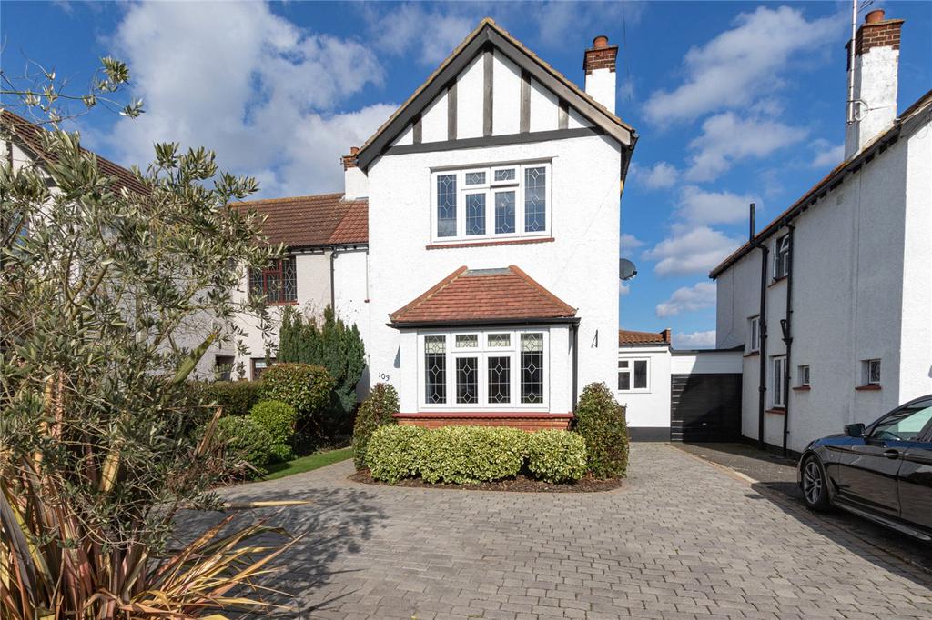 Highlands Boulevard, Leigh On Sea, Essex, SS9 3 bed semidetached house