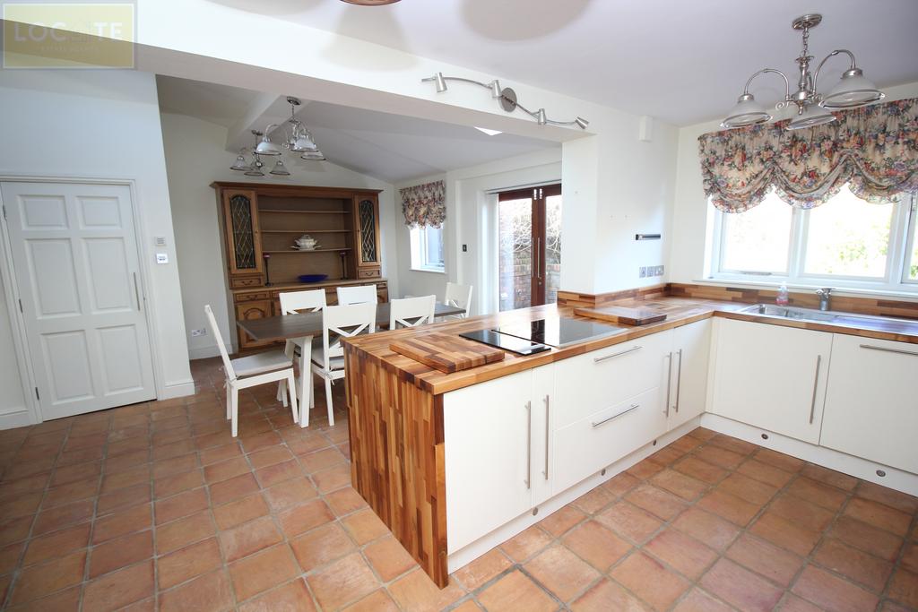 Dining room/kitchen