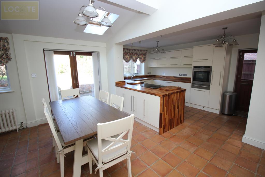 Dining room/kitchen