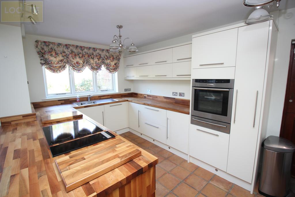 Dining room/kitchen