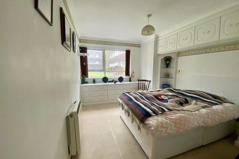 39 Elm Close, Nottingham, NG3 5AH
