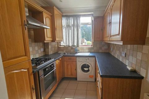 3 bedroom semi-detached house to rent, Deanscroft Avenue, Kingsbury