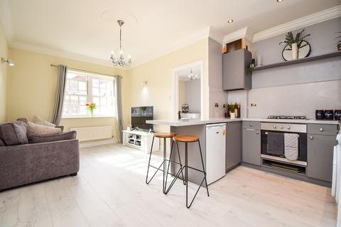 50 Calcott Park, Yateley, GU46 6JJ
