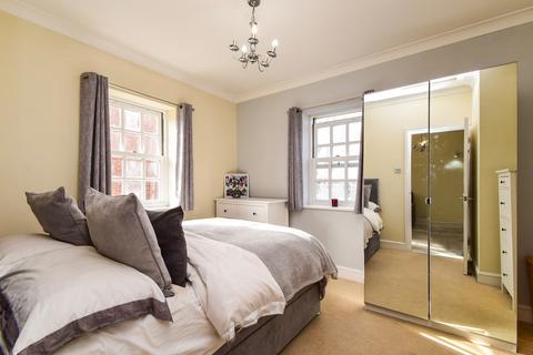 50 Calcott Park, Yateley, GU46 6JJ