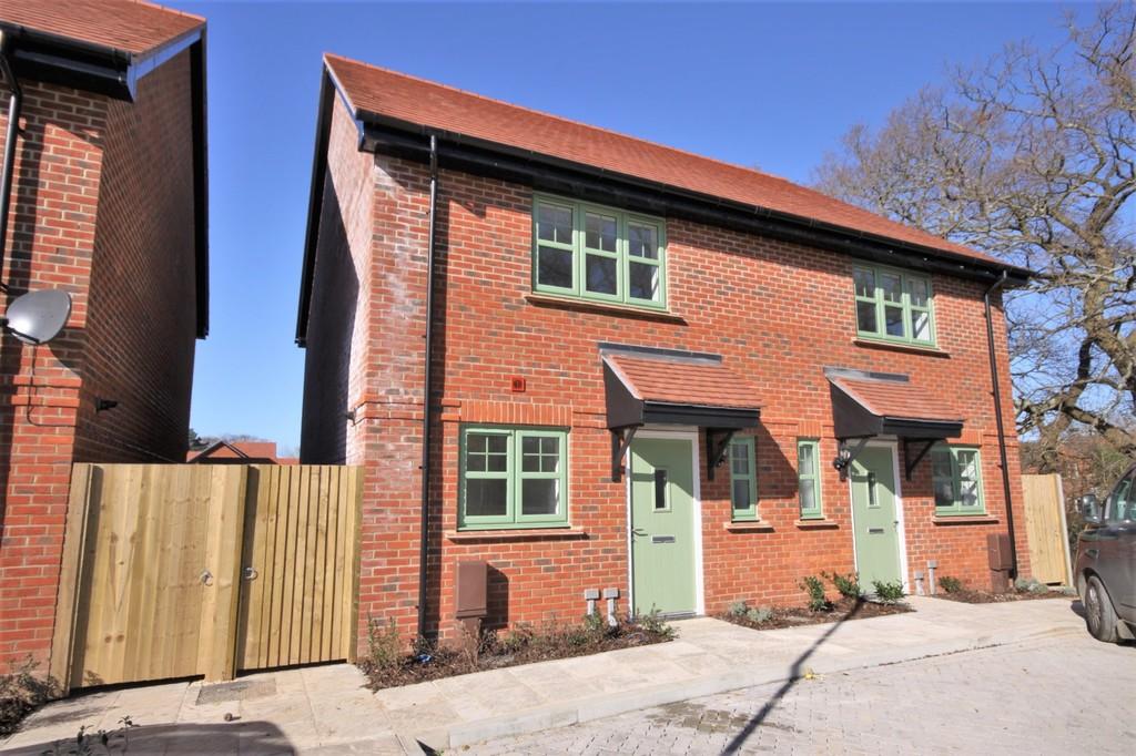 Abbots Road, Waltham 2 bed semidetached house £350,000