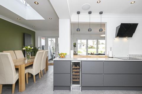 24 Hill Road, Theydon Bois, Epping, CM16 7LX