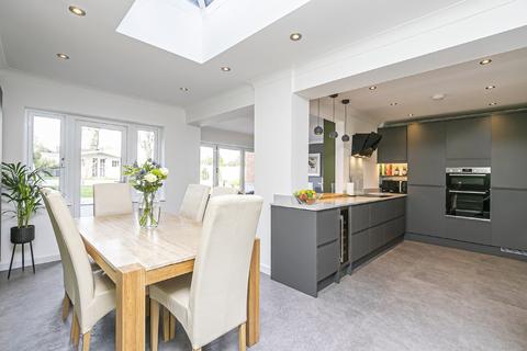 24 Hill Road, Theydon Bois, Epping, CM16 7LX