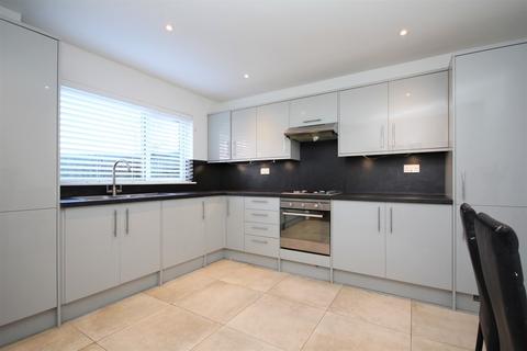 46 Forest Dene, Crowborough, TN6 2EX