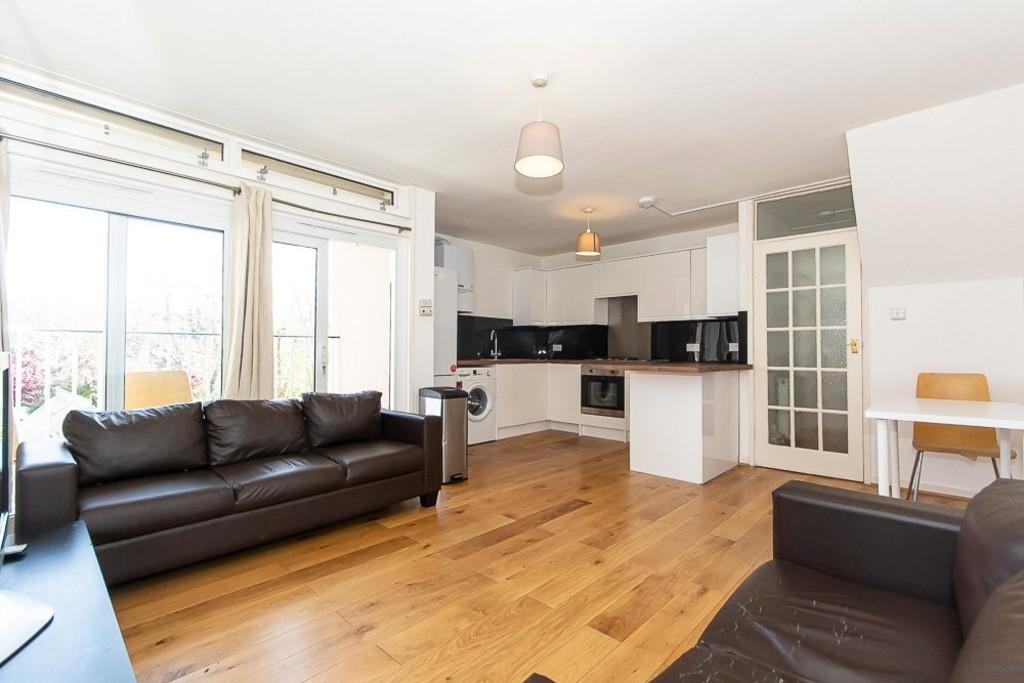 Victoria Rise, Clapham SW4 4 bed flat £3,400 pcm (£785 pw)