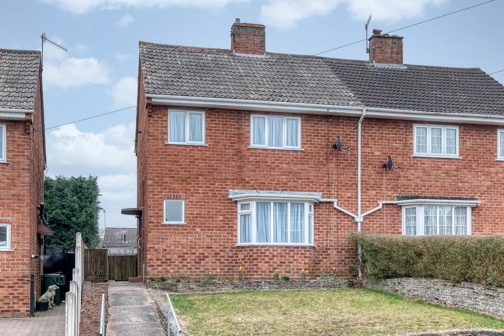 Churchill Road, Catshill, Bromsgrove, B61 0PE 3 bed semidetached house £210,000