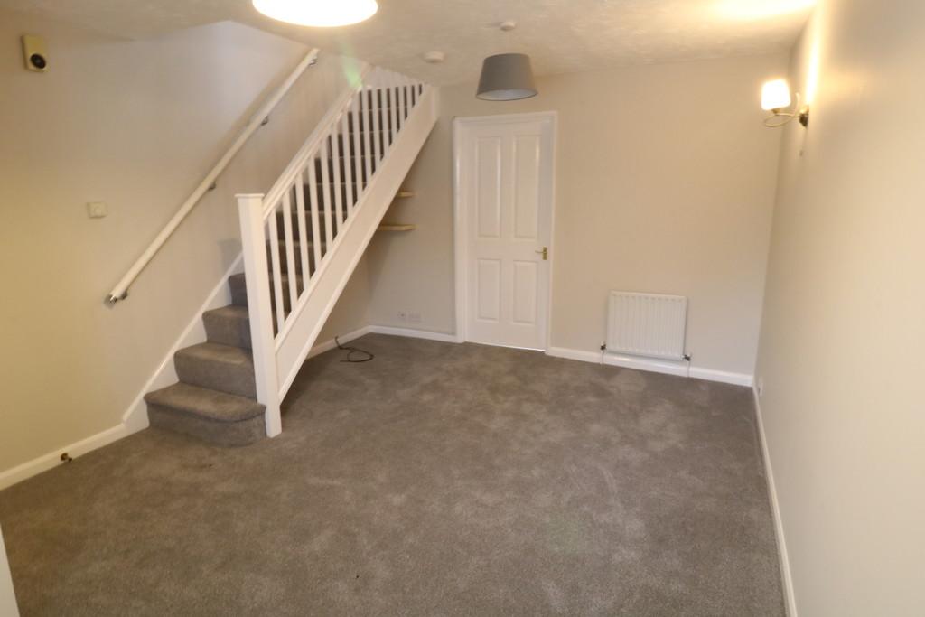 Reeve Drive, Kenilworth 2 bed terraced house £850 pcm (£196 pw)