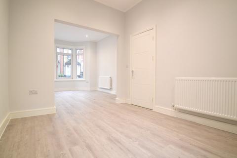 5 bedroom terraced house to rent, Bebbington Road, London