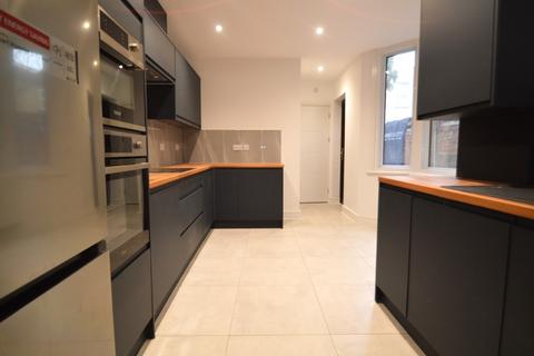 5 bedroom terraced house to rent, Bebbington Road, London