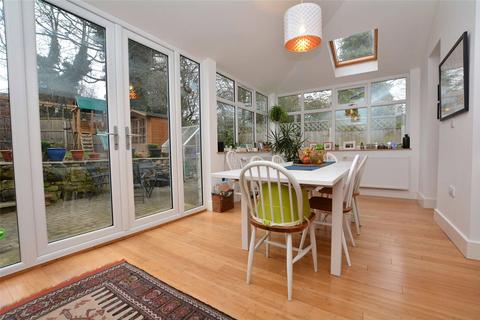 9 Grosvenor Mount, Leeds, LS6 2DX