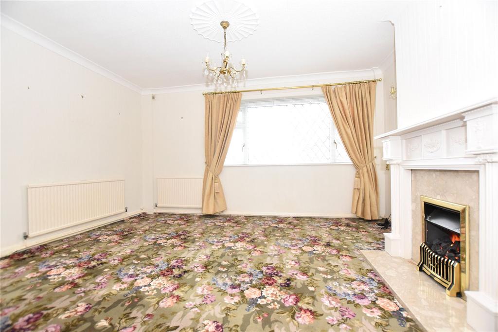 The Roundway, Morley, Leeds 3 bed detached house £349,995