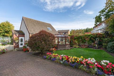 10 Abbotslea, Tweedbank, Galashiels, TD1 3RZ