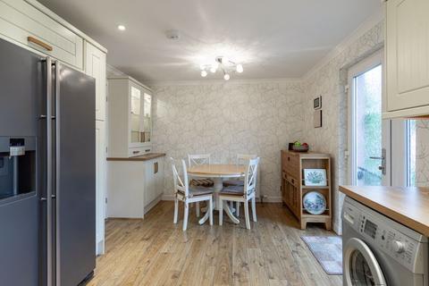 10 Abbotslea, Tweedbank, Galashiels, TD1 3RZ