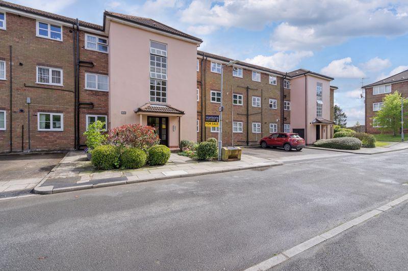 Heatherfield, Astley Bridge, Bolton... 2 bed apartment £60,000