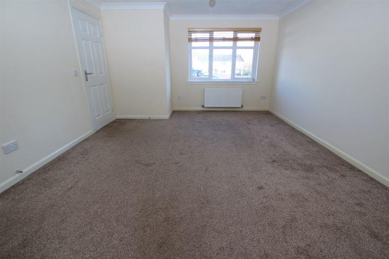 Hopefield Gardens, Wishaw 3 bed semidetached house £129,995
