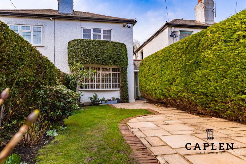 Baldwins Hill, Loughton 2 bed semidetached house £775,000