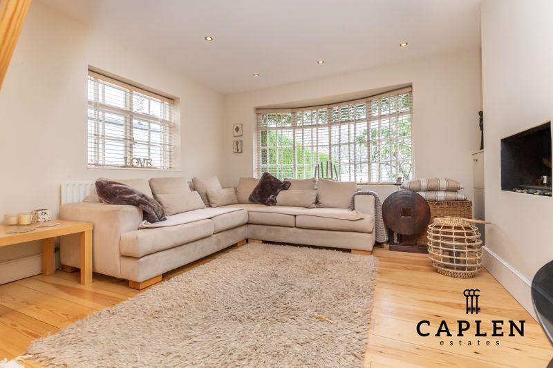 Baldwins Hill, Loughton 2 bed semidetached house £775,000