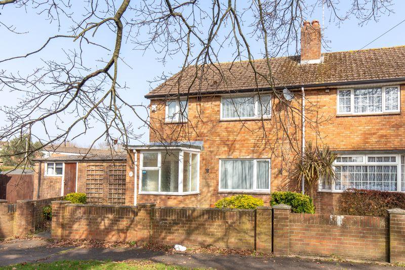 Middle Park Way, Havant 3 bed end of terrace house £250,000
