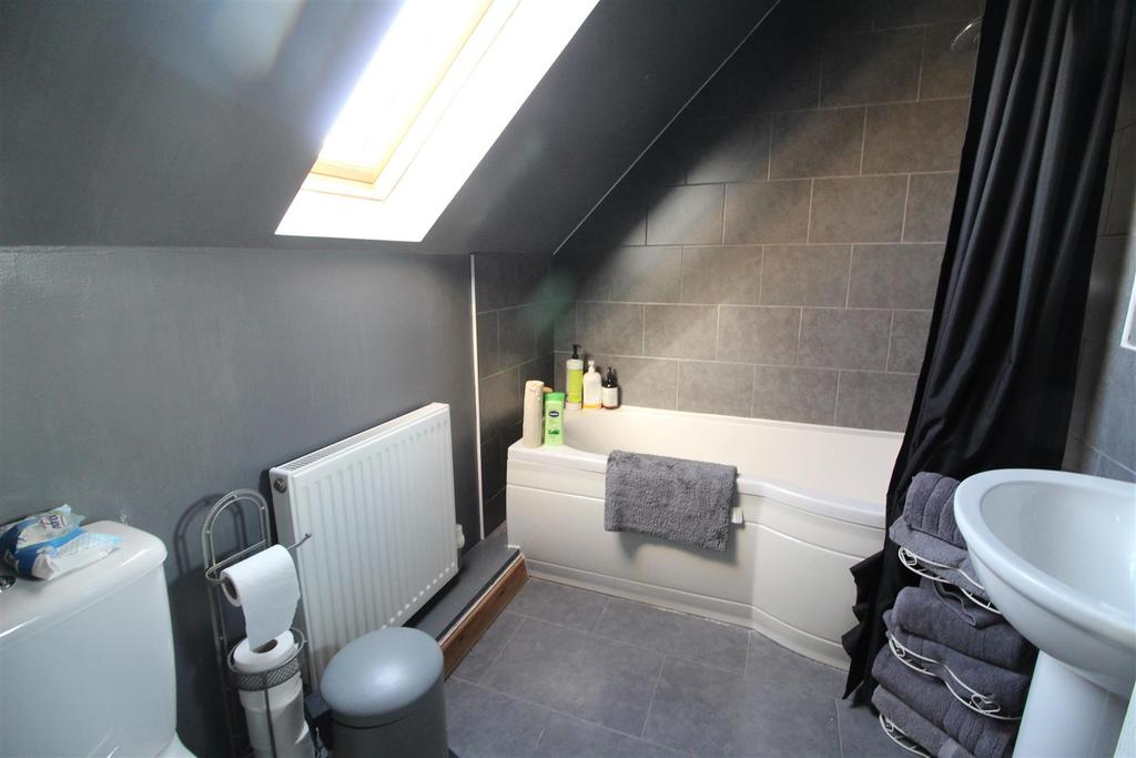 Bathroom 3.jpg