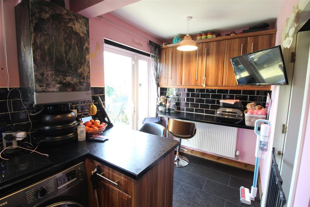 Kitchen 2.jpg