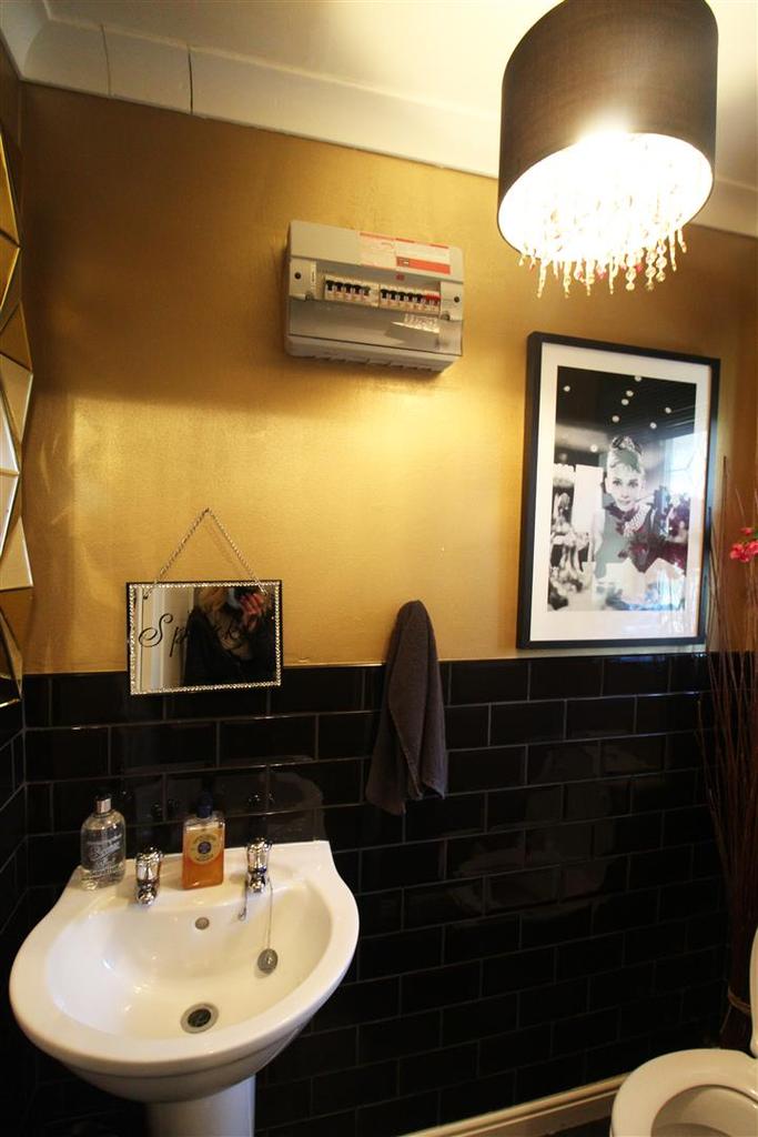 CLOAKROOM.jpg