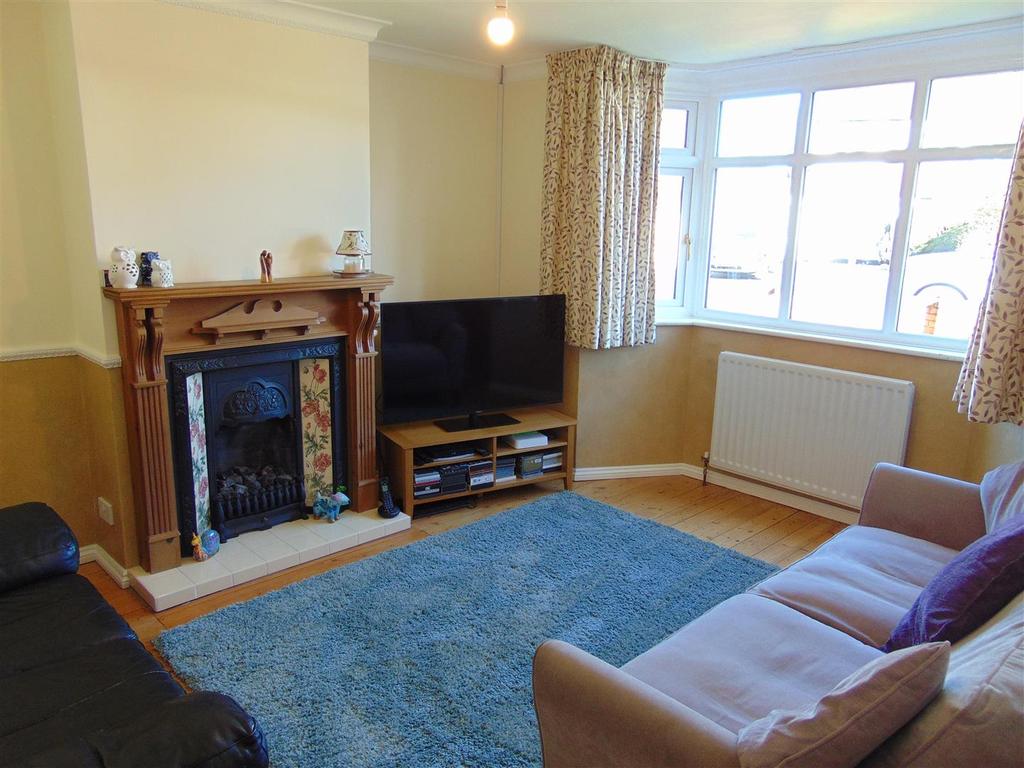 Cliveden Avenue, Aldridge 3 bed semidetached house £275,000