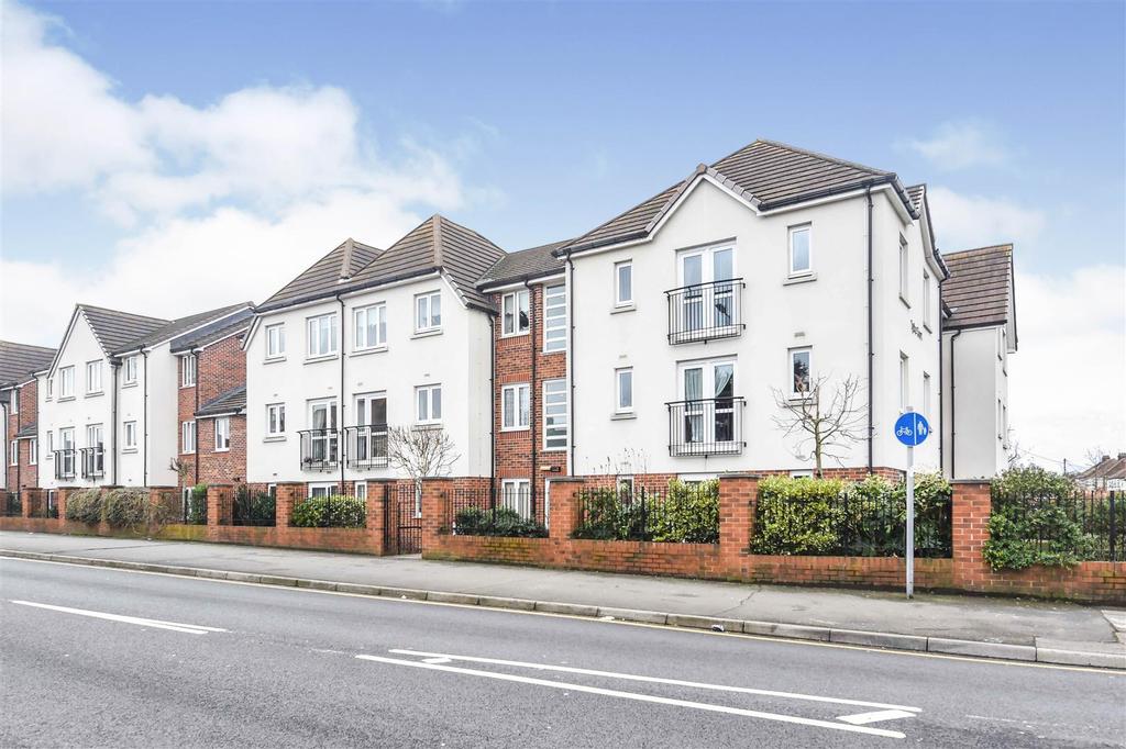 Tythe Court, White Hart Lane, Romford 1 bed apartment £200,000