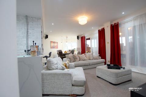 3 bedroom apartment to rent - North Row, Milton Keynes, MK9