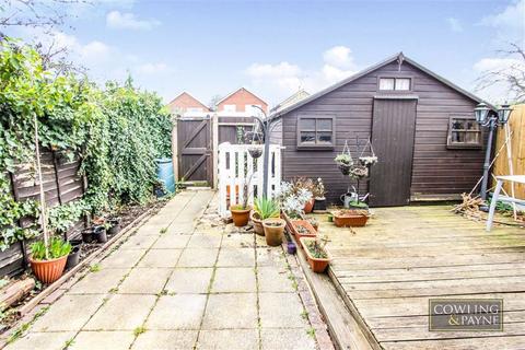 3 bedroom terraced house to rent, Lapwing Road, Wickford, Essex