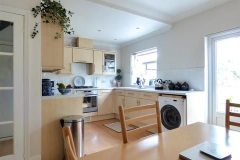 14 Christianfields Avenue, Gravesend, DA12 5NF