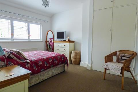 133 Valley Drive, Gravesend, DA12 5RU
