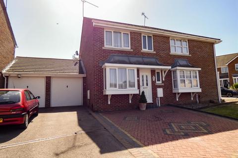 33 Damigos Road, Gravesend, DA12 2LR